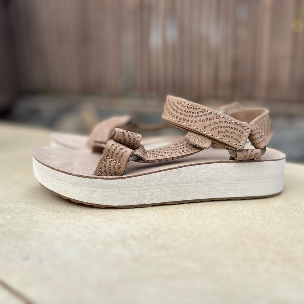 Teva Women's Midform Universal Geometric Sandal, Sand Dune, 5